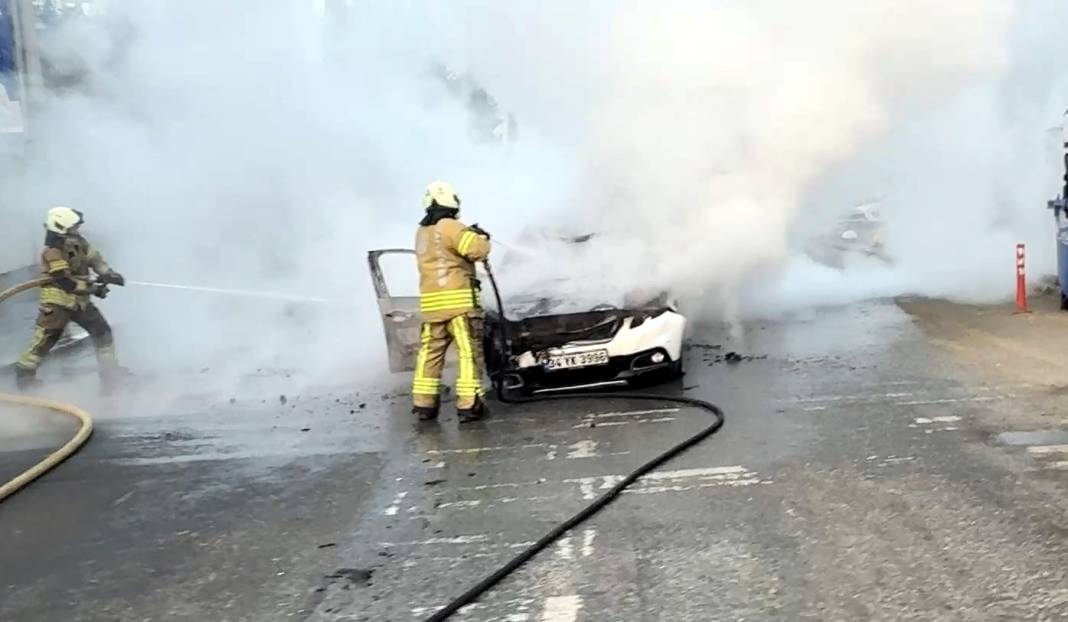 Alev topuna dönen araç, 7 araca çarptı 6